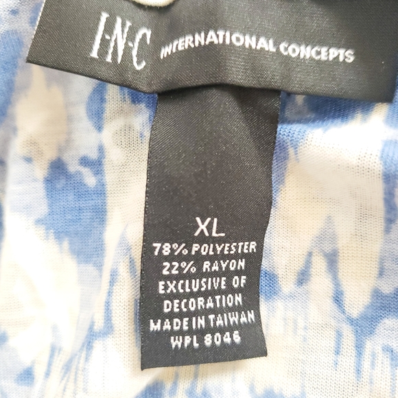 NEW! Beaded Neckline and Print Blouse - XL - Picture 6 of 6